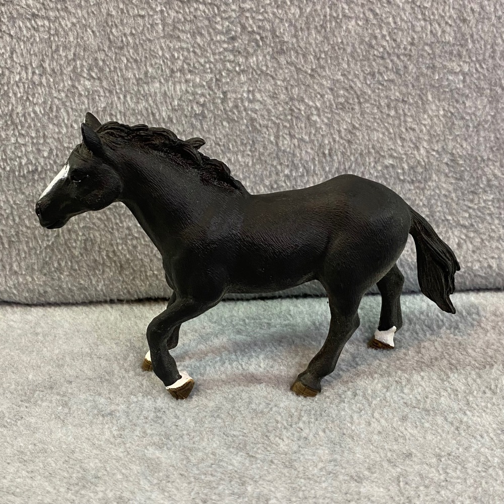 Schleich Black Horse Stallion Kids Toy Black White Socks Figurine 41416 EUC‎